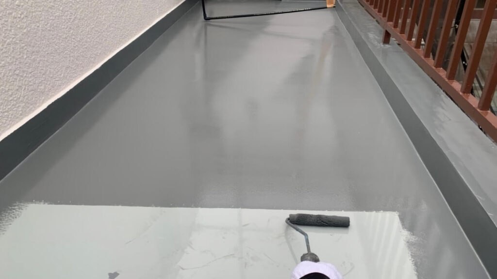 ベランダ防水工事の施工風景